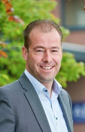 Dhr. ing. F.J.M. (Frank) Steenbreker ab